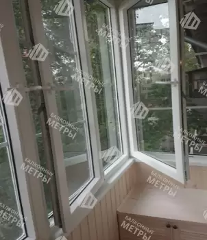 Остекление и отделка балкона деревянной вагонкой Остекление и отделка балкона деревянной вагонкой