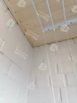 Отделка стен и потолка на балконе