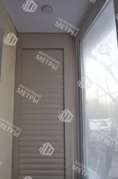 Остекление и отделка балкона ПВХ панелями и ламинатом